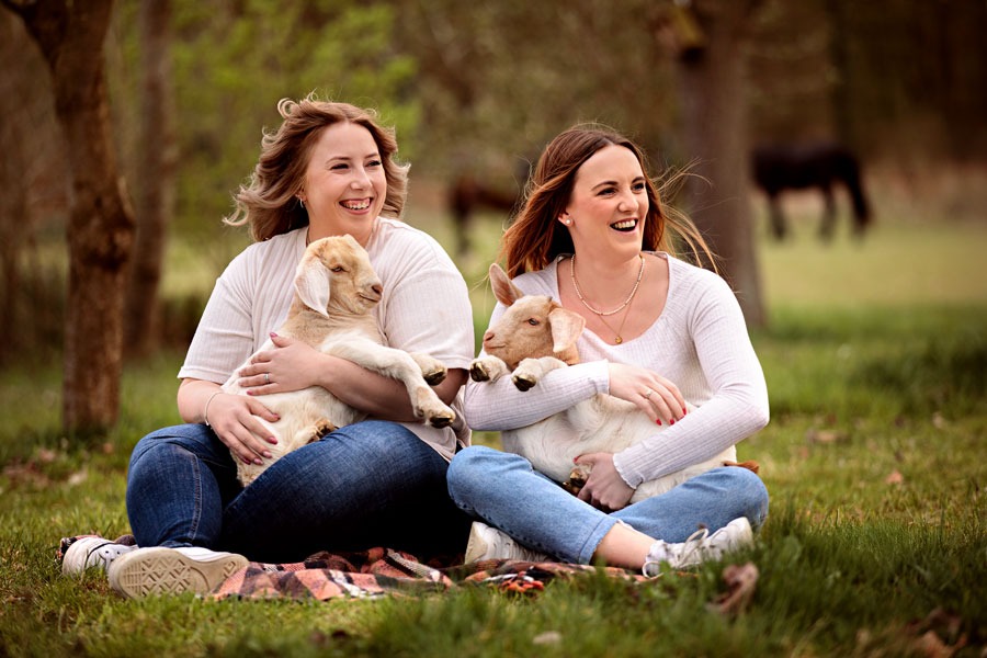 Freundschaftsfotoshooting-mit-ziegenbabys