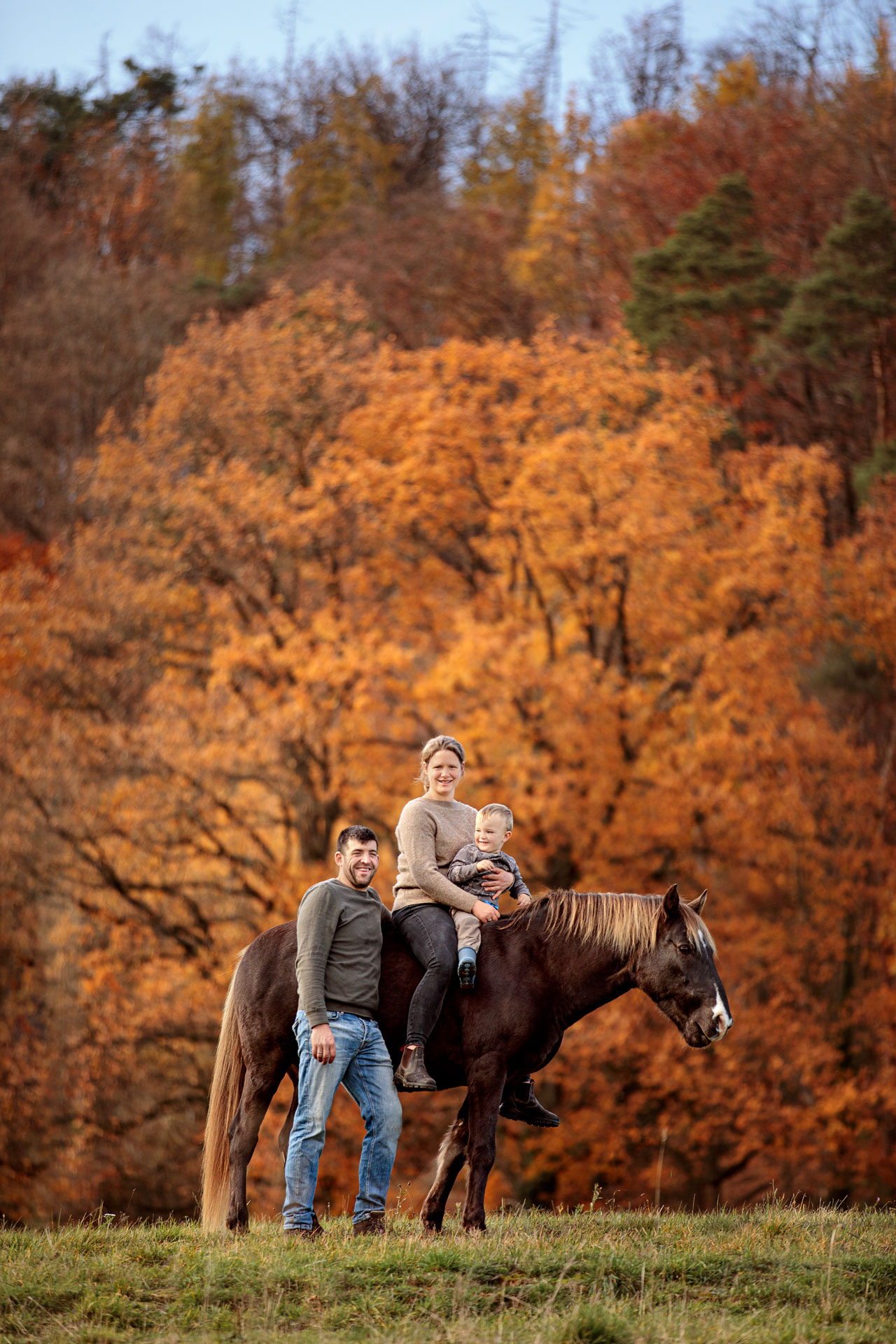 fotoshooting-mit-pferd-und-familie